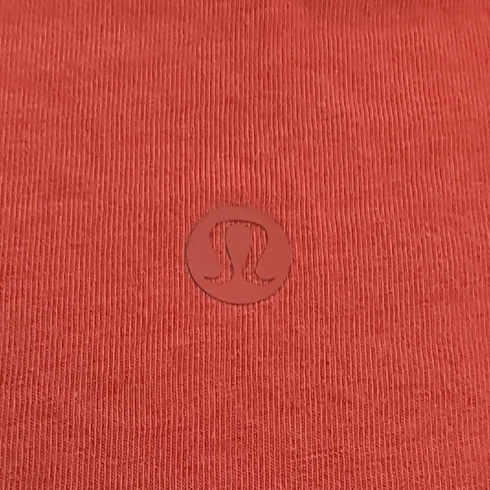 Lululemon Cates Tee in Aztec Brick EUC - Picture 5 of 6